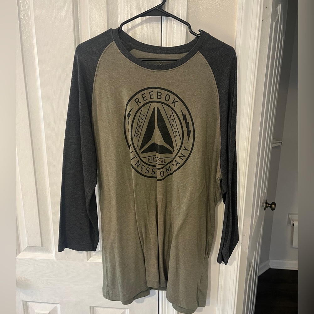 Men’s Reebok shirt
